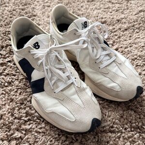 New Balance Womens 327 Off White and Black Sneakers. 9 Wide.